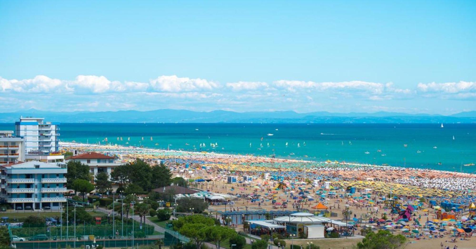 Lovely With Fenced Garden And Pool Appartamento Bibione