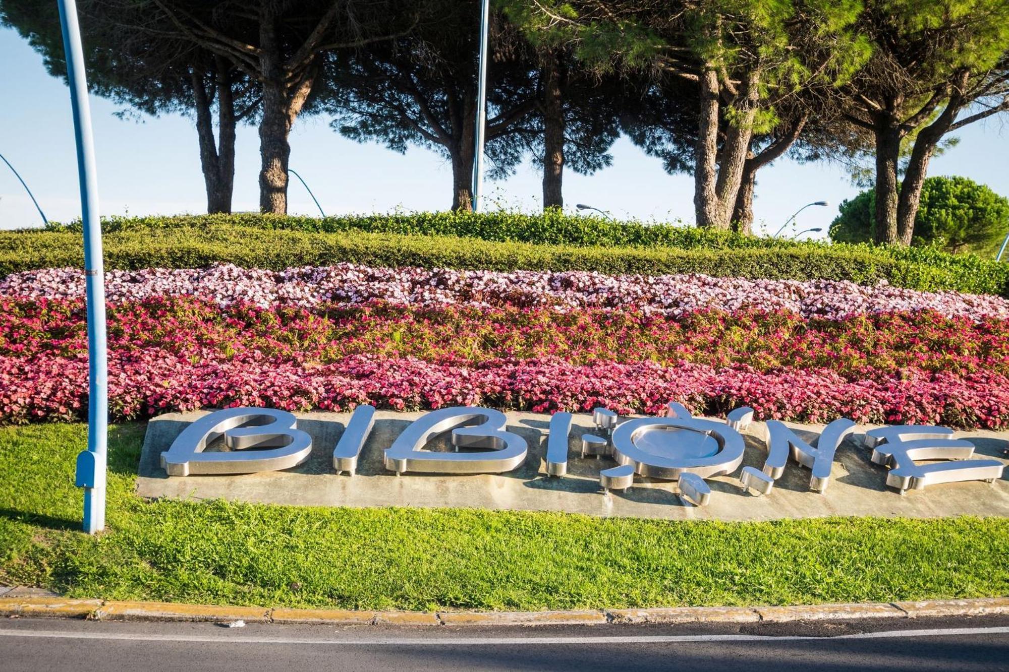 Lovely With Fenced Garden And Pool Appartamento Bibione